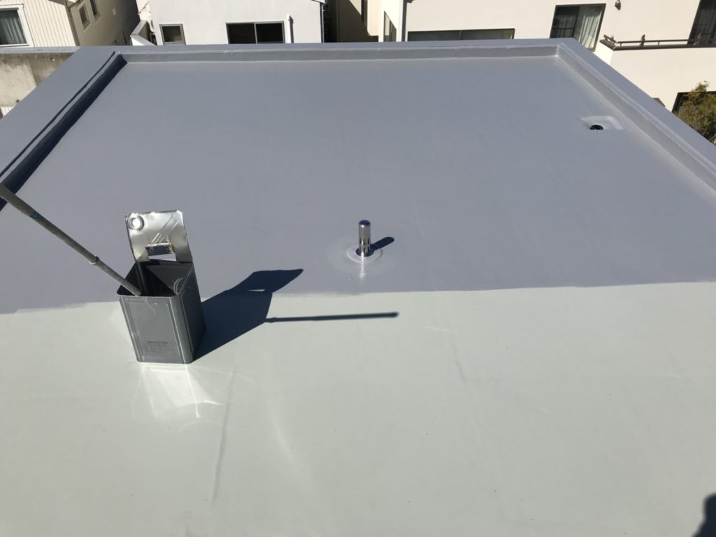 トップコートの塗布です。