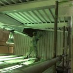 防滑材入りのトップコート塗り