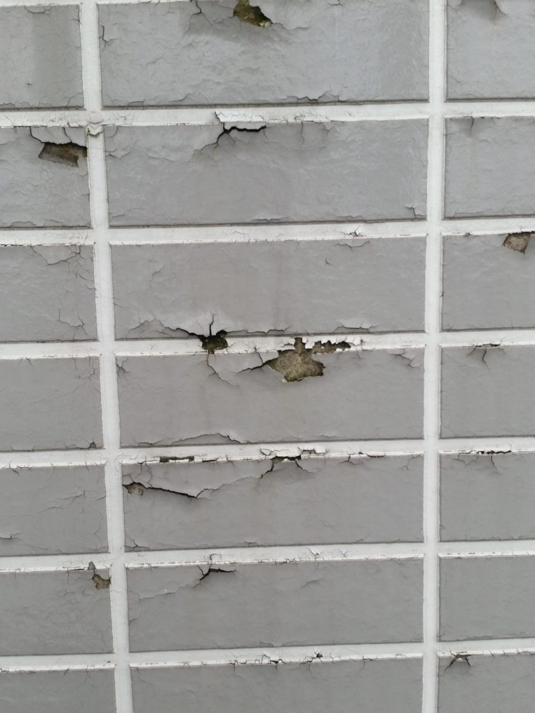 傷んだサイディング壁