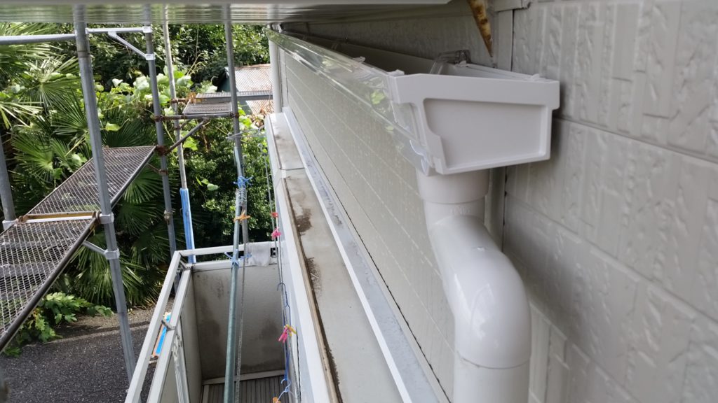 劣化して破損していた「雨どい」も、すべて新品交換