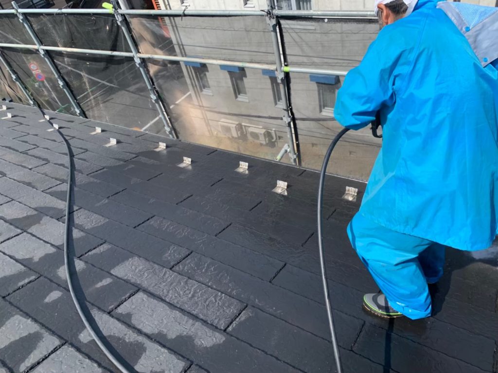 屋根部　高圧洗浄の施工写真です。