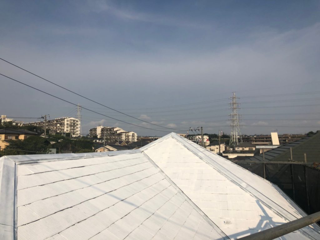 屋根　鋼板部　錆止めプライマー 　　　スレート瓦部　遮熱シーラー