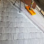 屋根部下塗り材塗布後、タスペーサー挿入