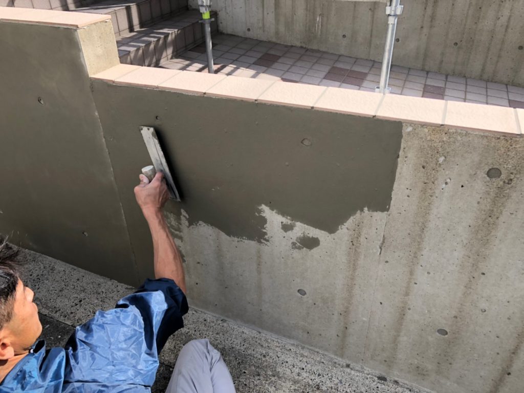 擁壁部　不陸調整の施工写真です。