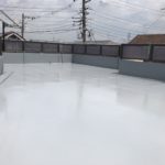 防水材塗布後、仕上げ材であるトップコートを塗布し、完了です。