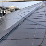 錆止め材塗布、仕上げ材塗布を2回行い、駐輪場の塗装は完了です。