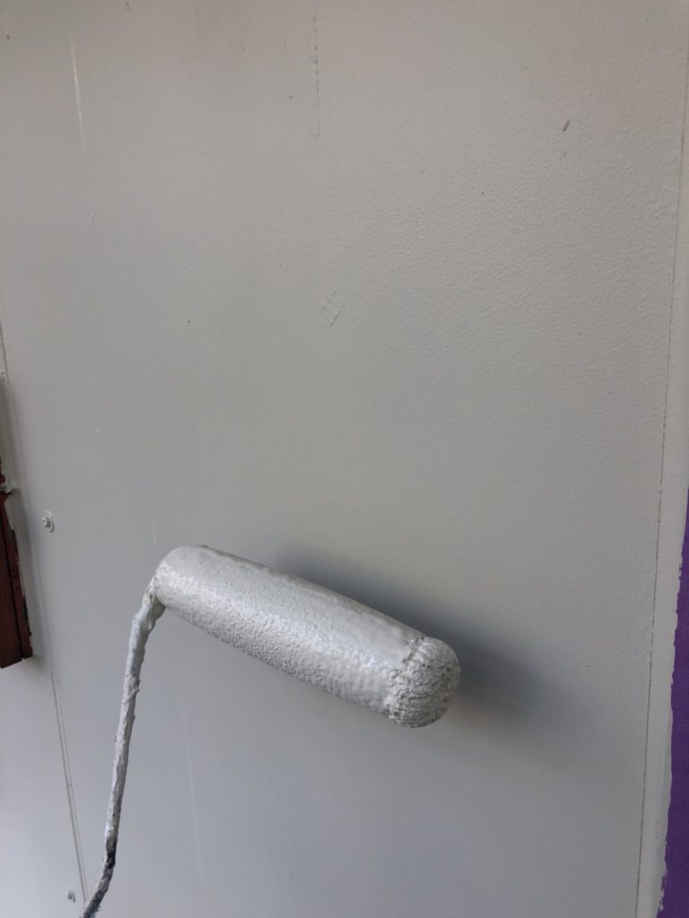 外壁仕上げ材塗布２回目の写真です。