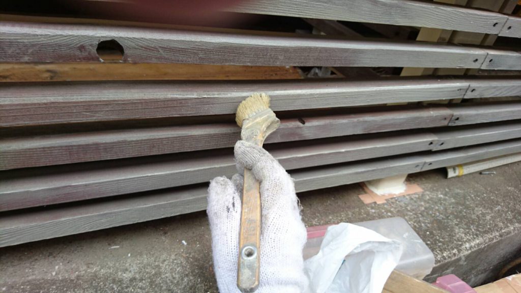 植物性オイル木部保護材(ひまわり油などの成分でできており、赤ちゃんのおもちゃなどにも使用できる塗料)