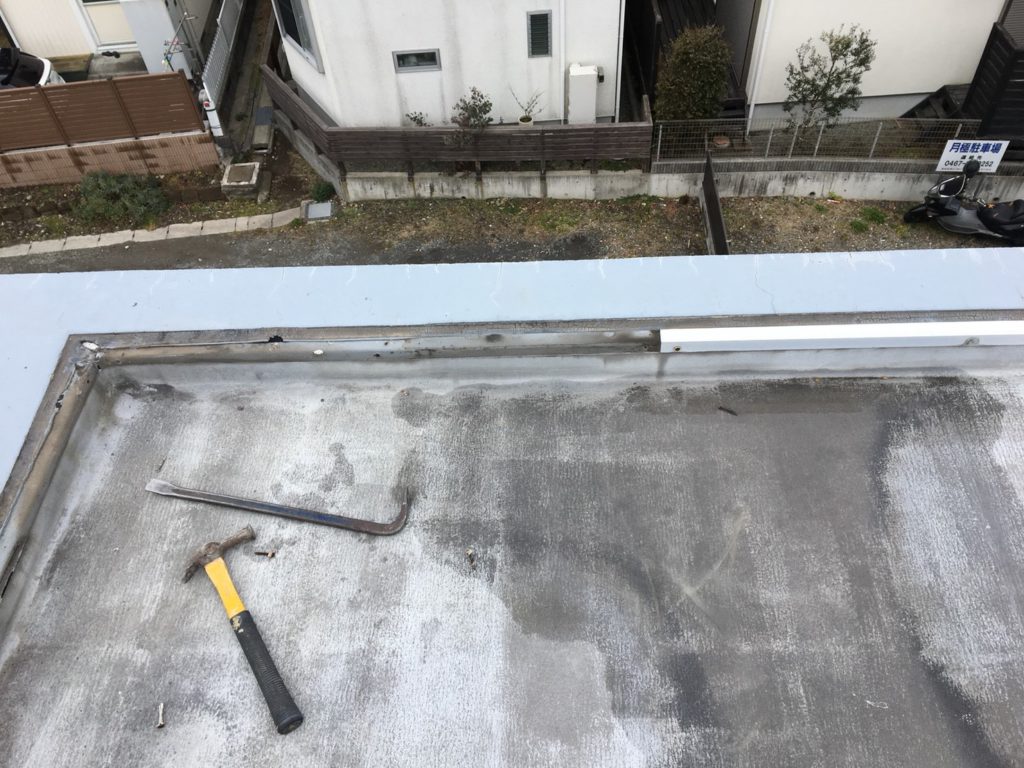 屋上防水改修施工前です。