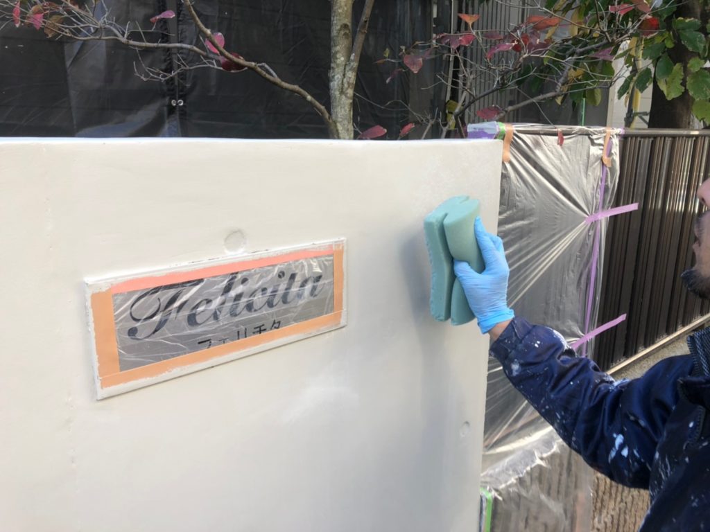 擁壁部　パターンづけの施工写真です。