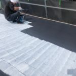 錆止め材塗布、仕上げ材塗布を2回行い、駐輪場の塗装は完了です。