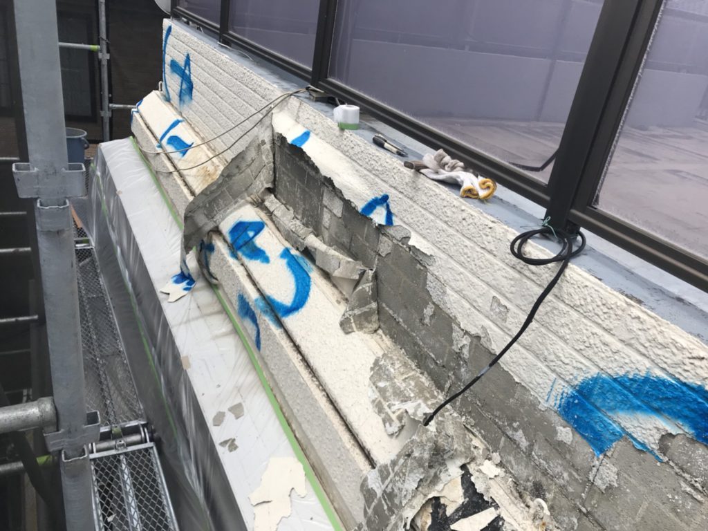 外壁補修工事の施工写真です。
