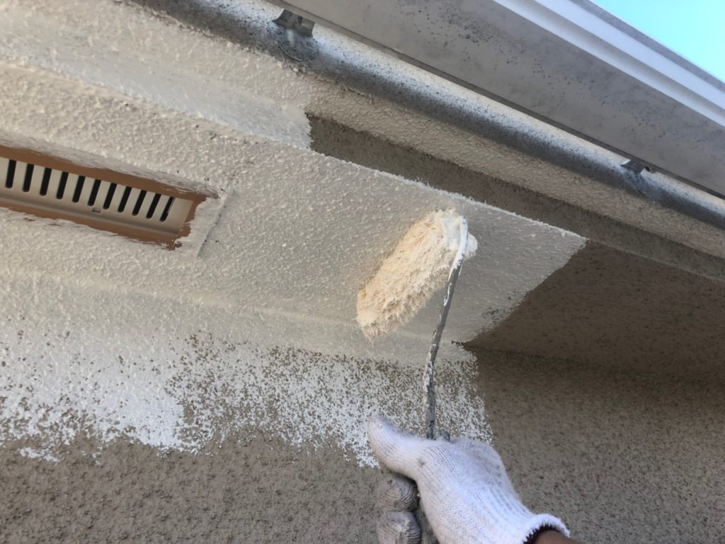 軒天・破風板 下塗り