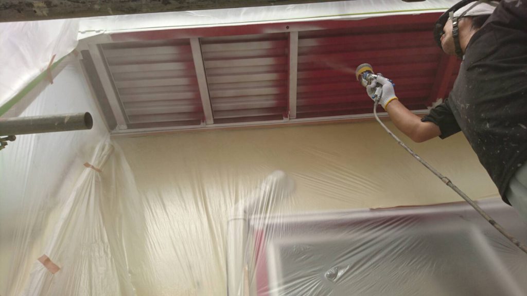 共用廊下裏の錆止め塗装