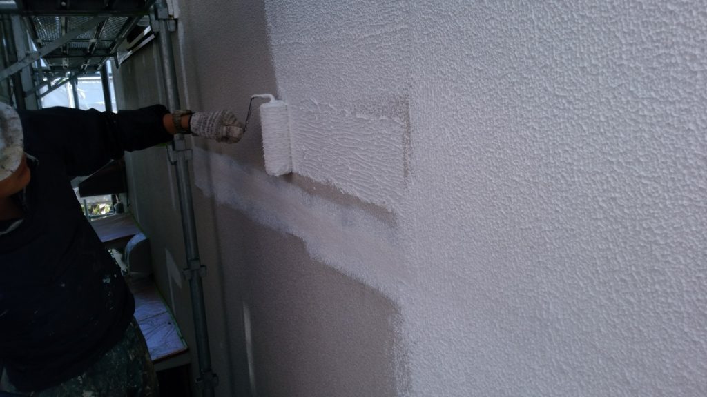 １回目下地材の塗布。