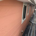 錆止め材塗布、仕上げ材塗布を2回行い、駐輪場の塗装は完了です。