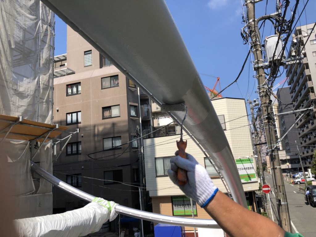 仕上げ材塗布1回目の写真です。