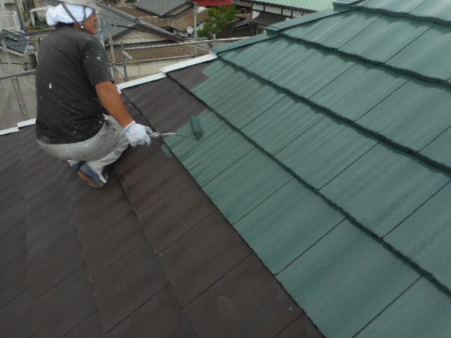 遮熱塗料の中塗り