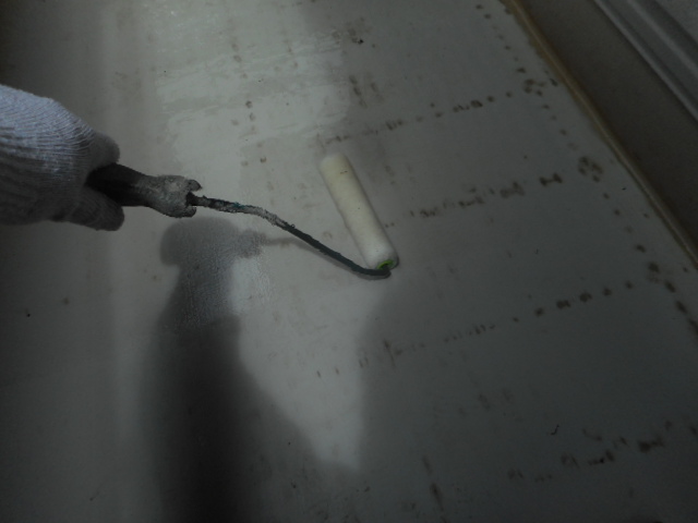 プライマーを塗ります。