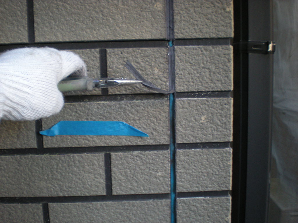 洗浄水分の乾燥確認が出来たら、各所の施工開始です。