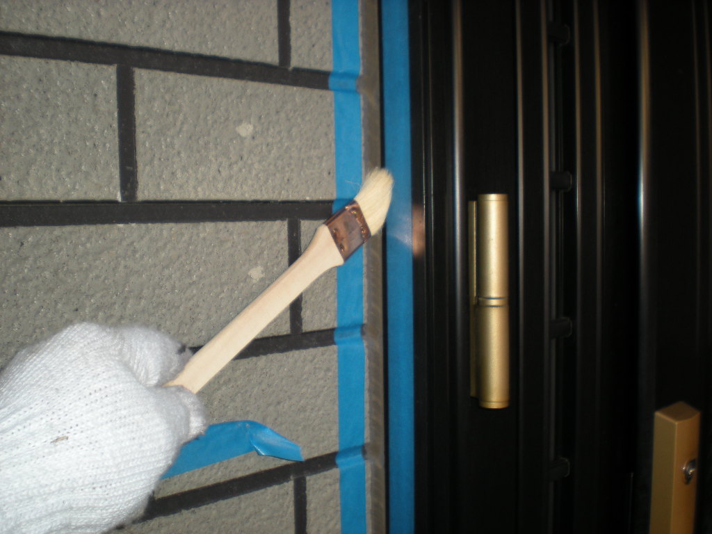 シール専用プライマーを塗ります。