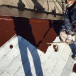 目地棒を剥がしたのち、汚れ防止にクリアーのトップコートで保護塗装を行い完成です。