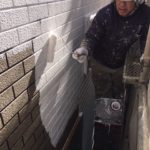 目地棒を剥がしたのち、汚れ防止にクリアーのトップコートで保護塗装を行い完成です。