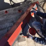 目地棒を剥がしたのち、汚れ防止にクリアーのトップコートで保護塗装を行い完成です。