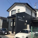 屋根部下塗り材塗布後、タスペーサー挿入