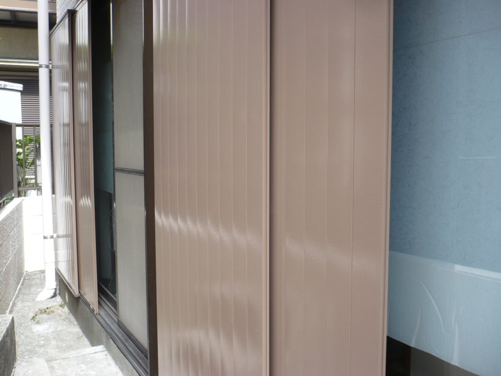 雨戸塗装工事の施工写真です。 