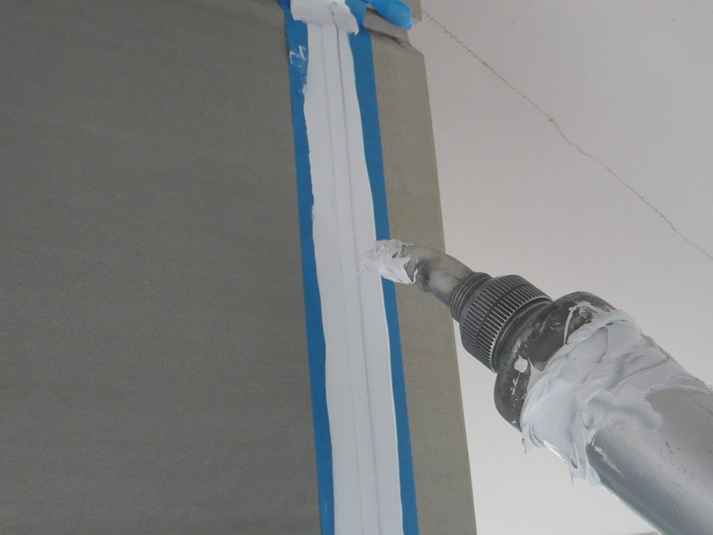 外壁部　シーリング充填の施工写真です。