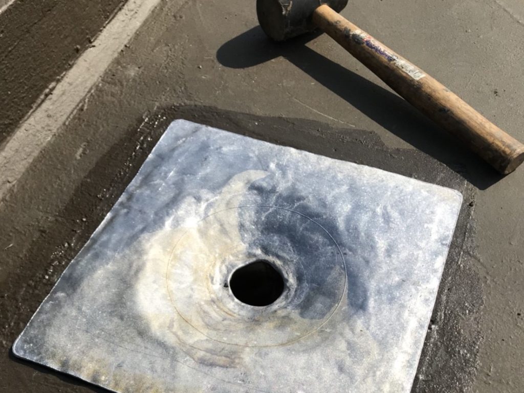 新しい改修用ドレインを取り付けます。