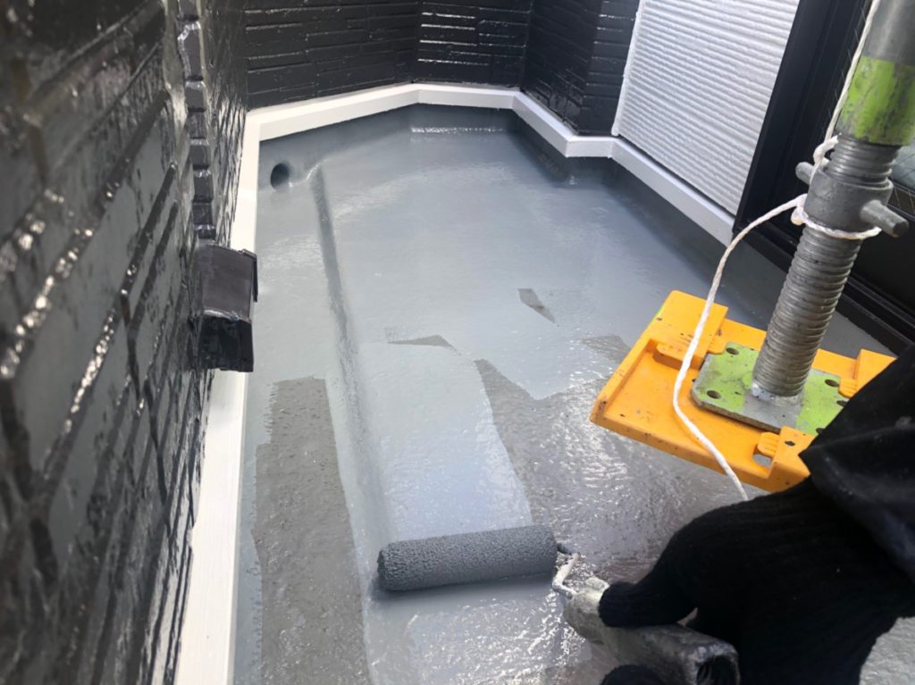 最後に、トップコートを塗装して完成です。