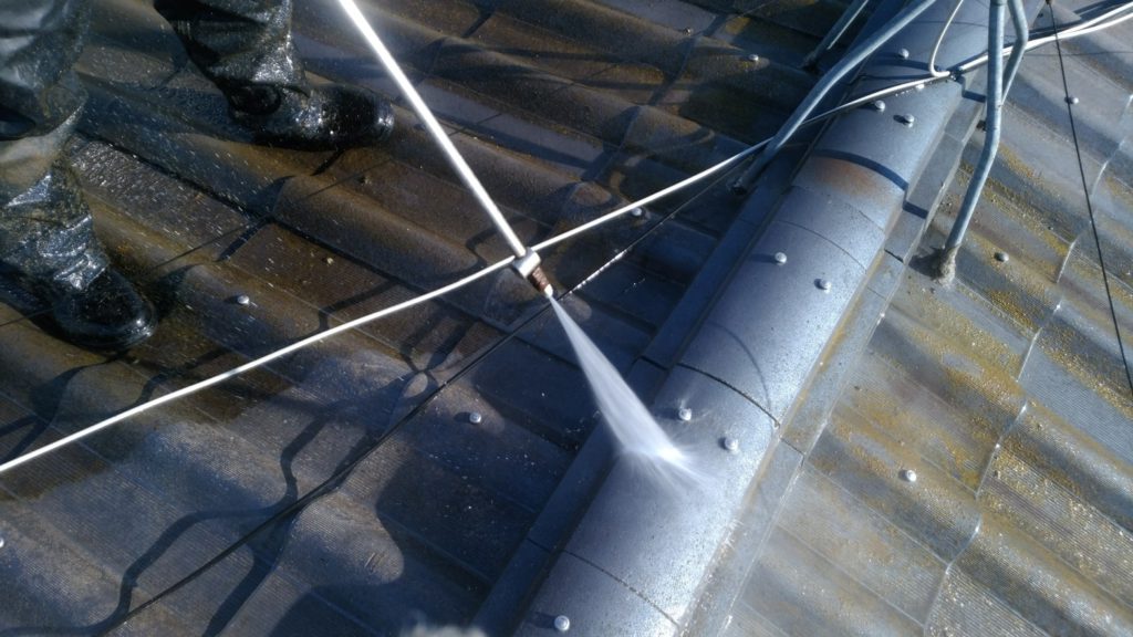 先ずは高圧洗浄です。