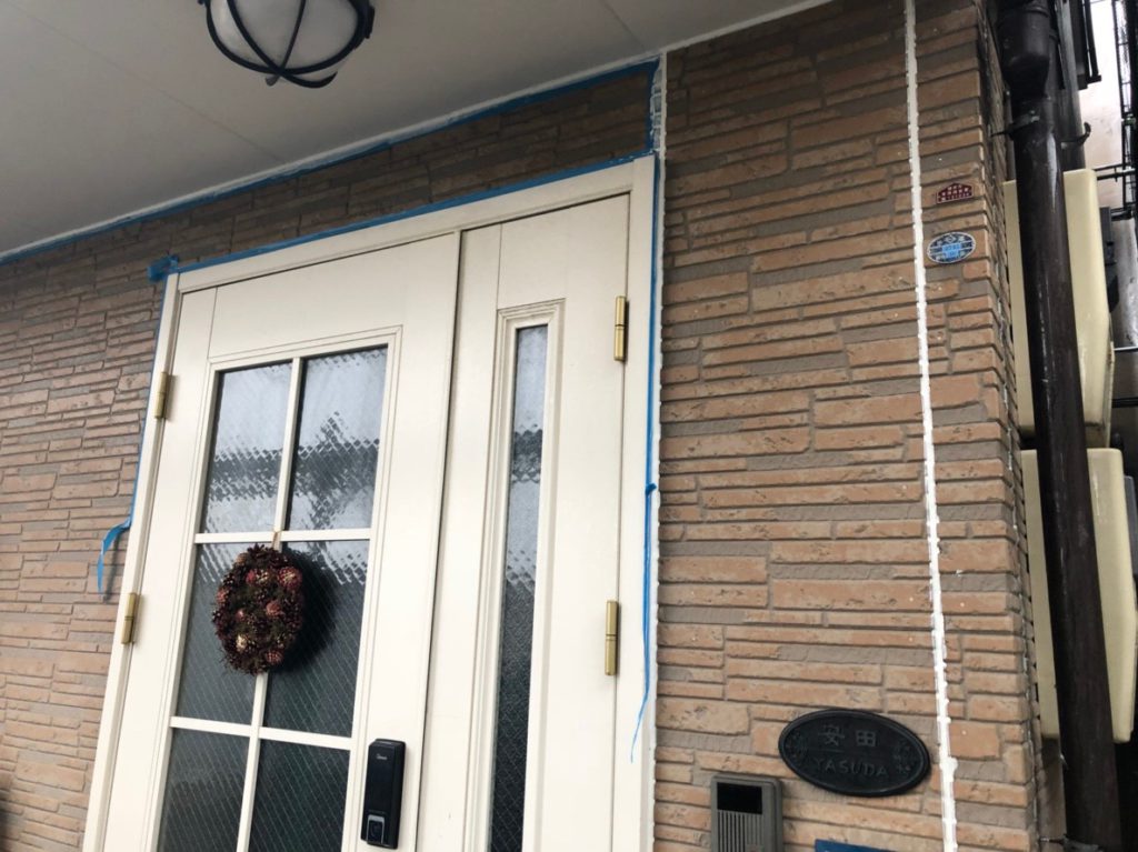 養生テープを剥がし、シーリングの工程は完了です。