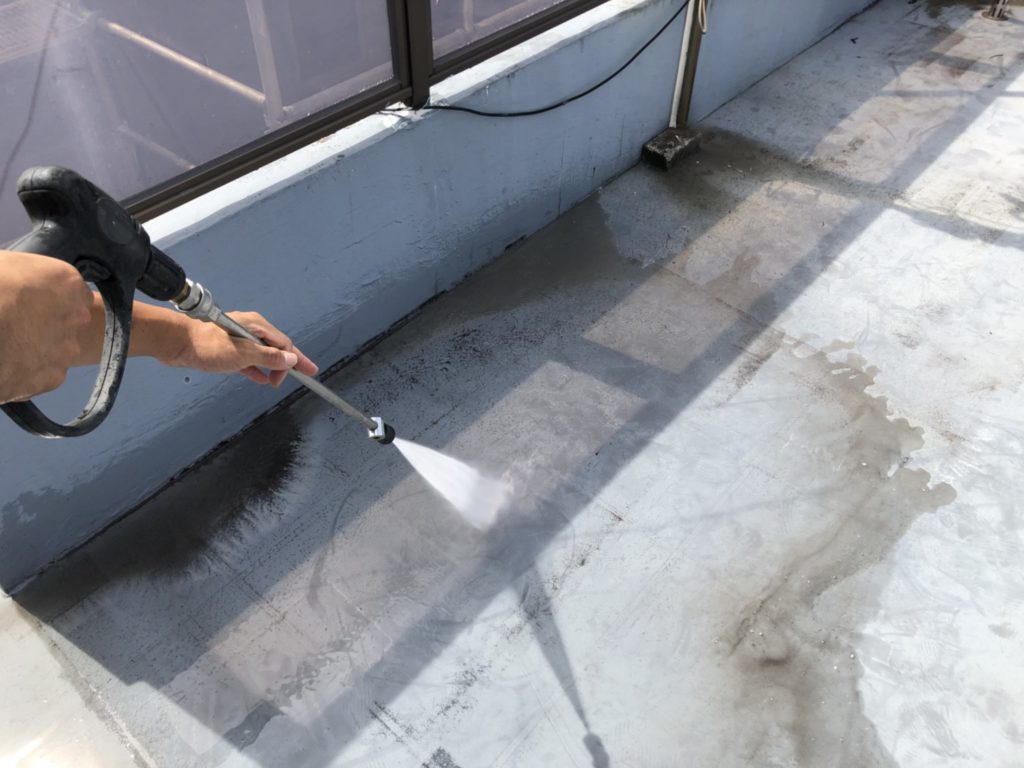 防水面である屋上もキレイに洗浄し、完了です。
