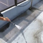 防水材塗布後、仕上げ材であるトップコートを塗布し、完了です。