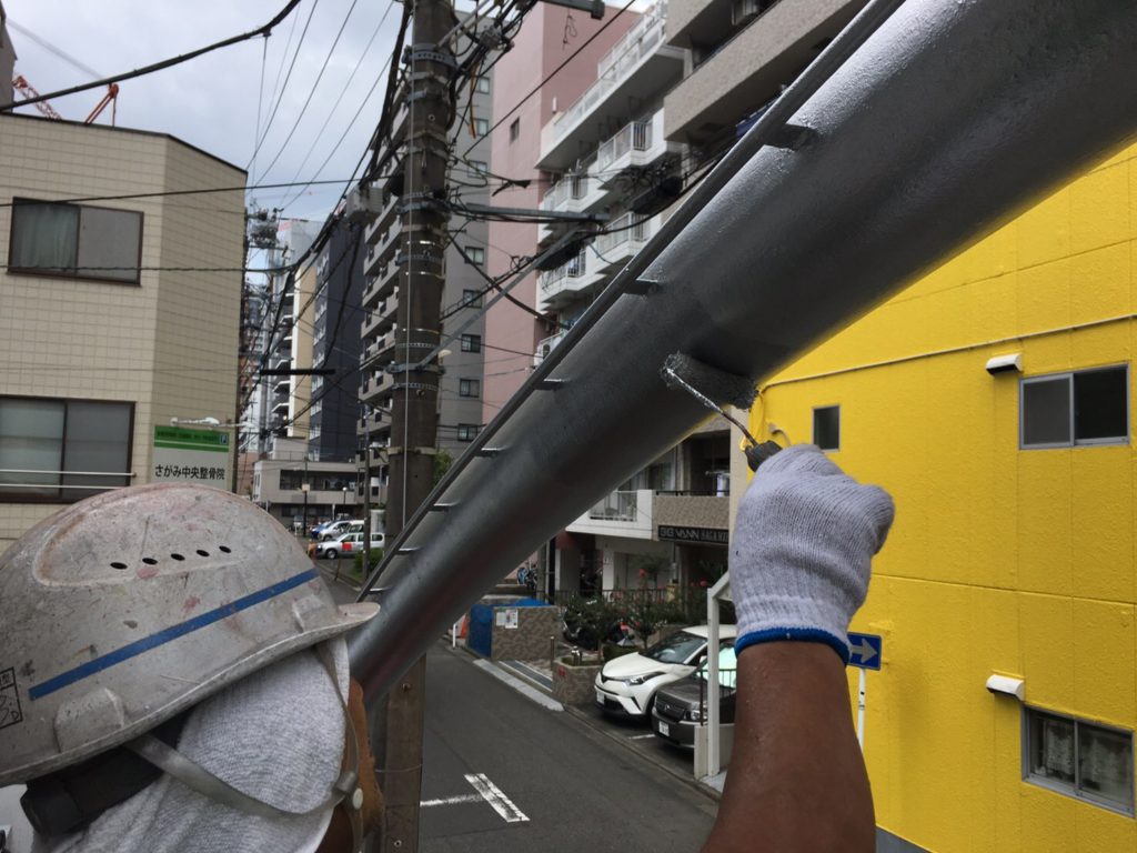 仕上げ材塗布２回目の写真です。