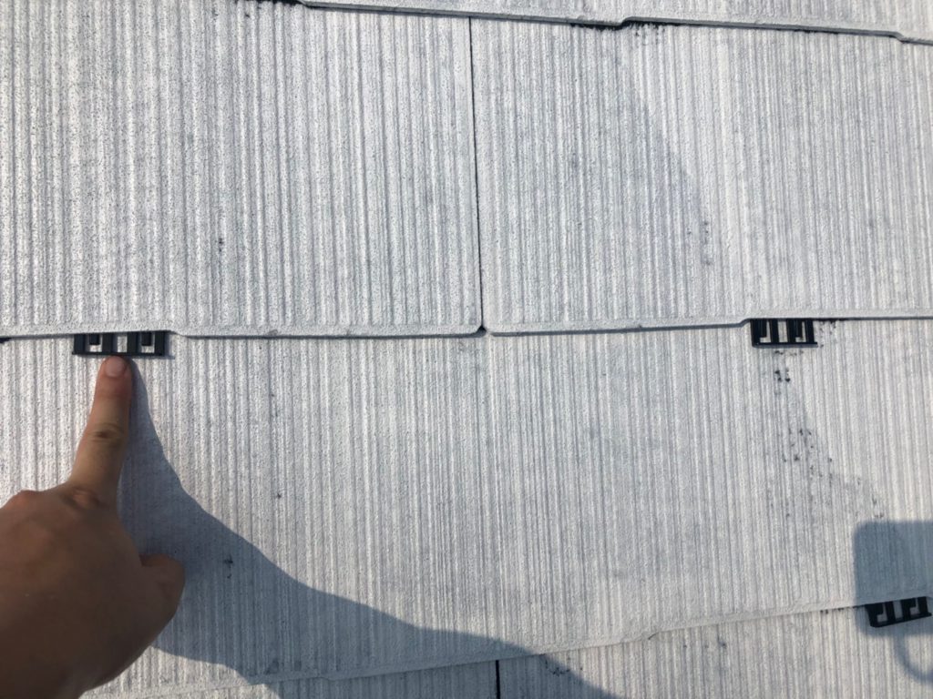 屋根　縁切り金物挿入