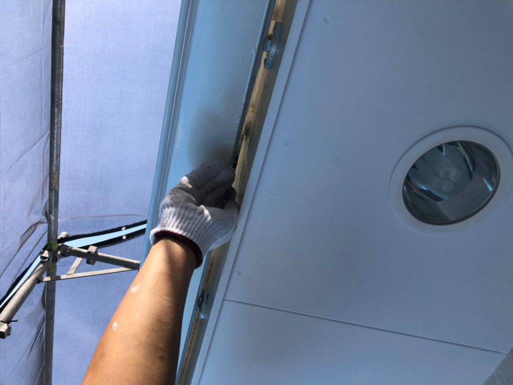 破風板塗装の施工写真です。