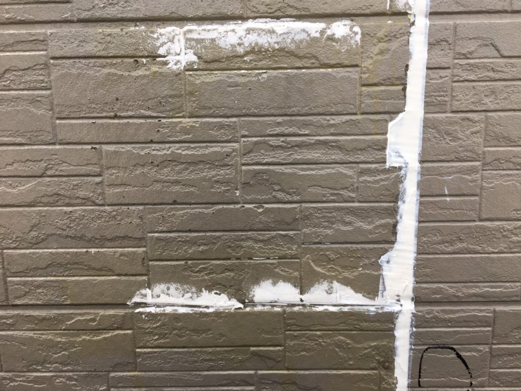 外壁 サイディング欠損部補修