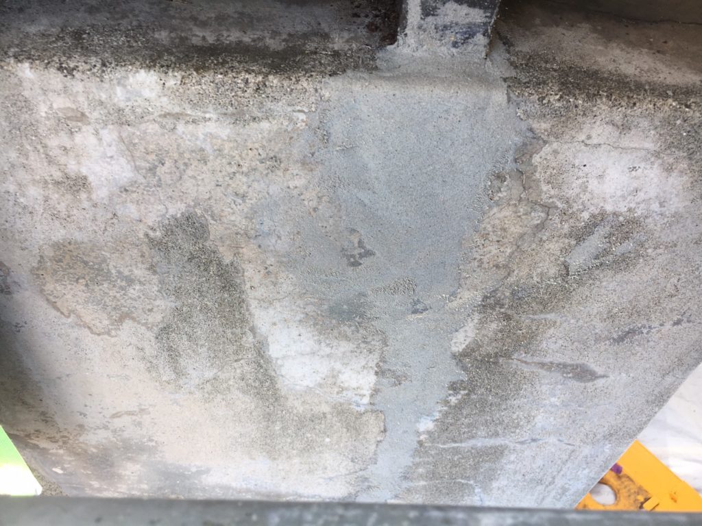 階段土間防水 下地処理②