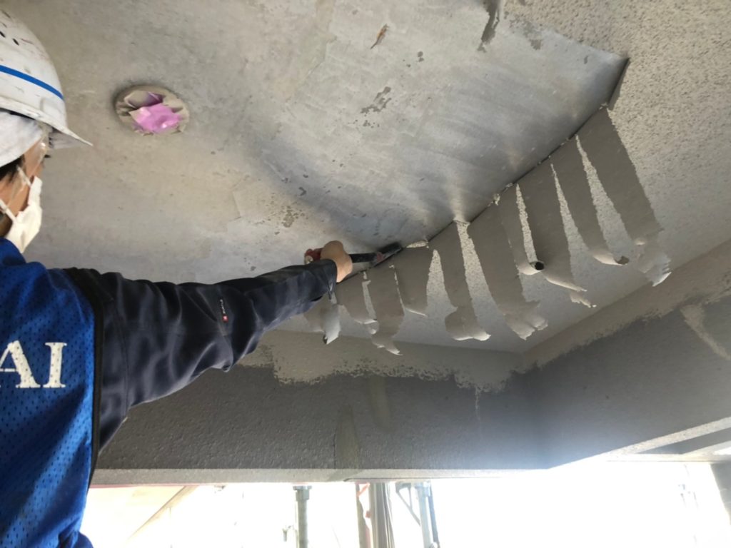 軒天部　既存塗膜　浮部全剥離