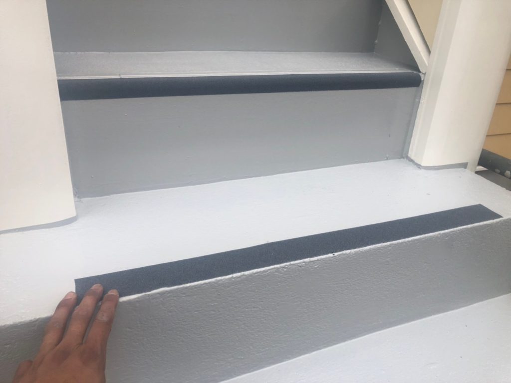 階段土間防水 踏み面滑り止めシール接着