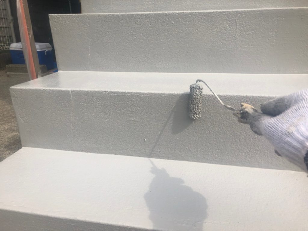 階段土間防水 中塗り2回目