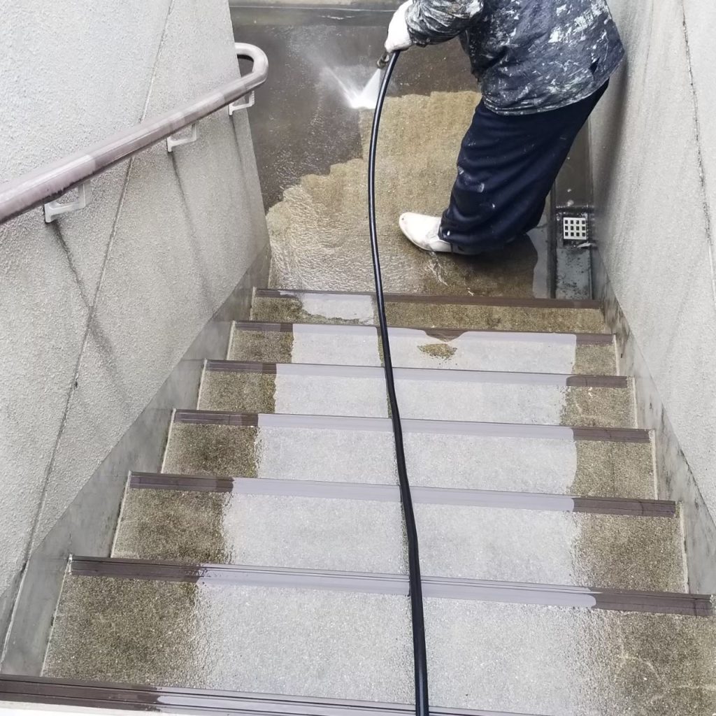 腰壁・土間面　高圧洗浄