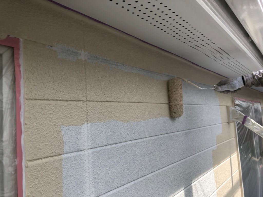 外壁　上塗り材塗装1回目