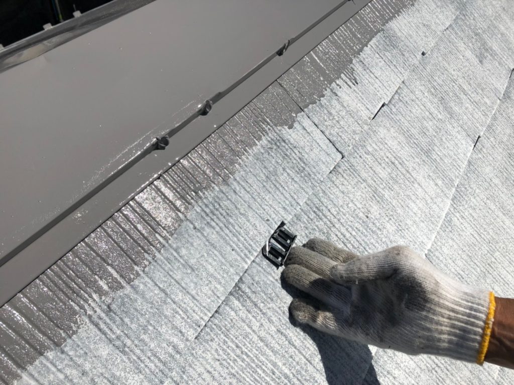 屋根　縁切り金物挿入