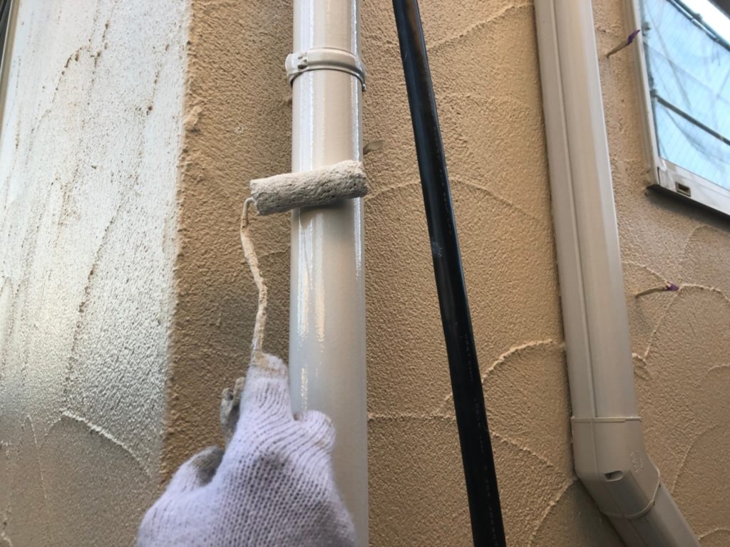 堅樋部仕上げ材塗布（2回目）