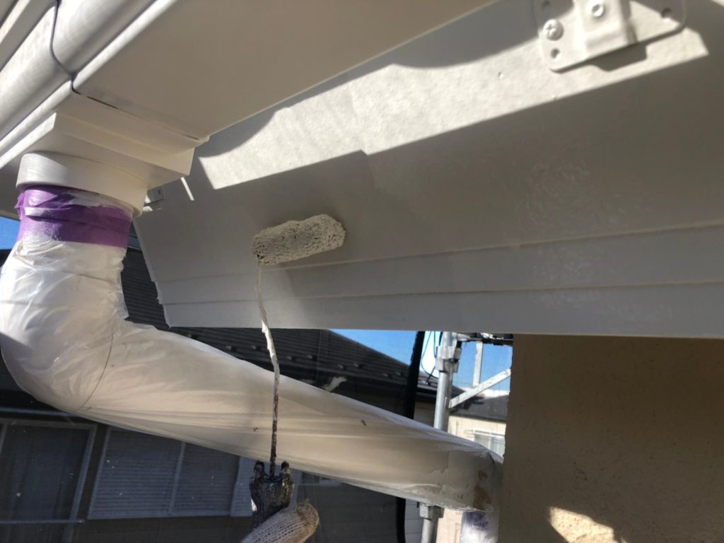 破風部仕上げ材塗布（1回目）